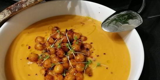 Тыквенный суп-пюре с запеченным нутом