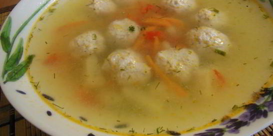 Суп с фрикадельками из индюшиной грудки