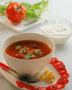 Томатный суп с чесночными гренками