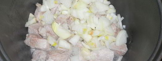 томатный суп со свининой и рисом в мультиварке. Шаг 2