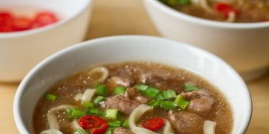 Утиный суп с лапшой в азиатском стиле