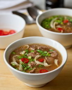 Утиный суп с лапшой в азиатском стиле