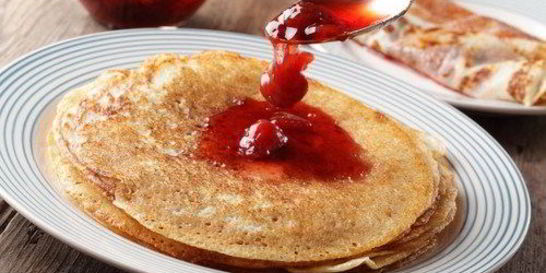 Арахисовые блины с клубничным вареньем