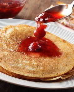 Арахисовые блины с клубничным вареньем