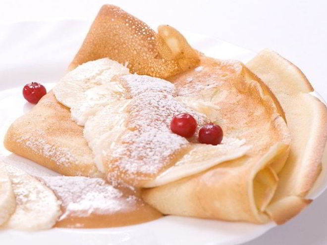 Рецепт блинчиков с бананом в карамельном соусе