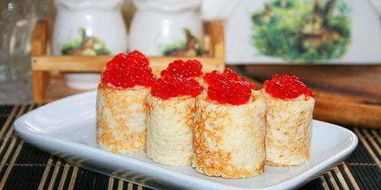 Блинчики с икрой красной