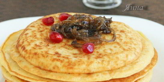 Блины гороховые с луковым конфитюром