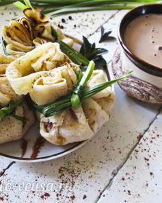 Блины с колбасой и яйцом