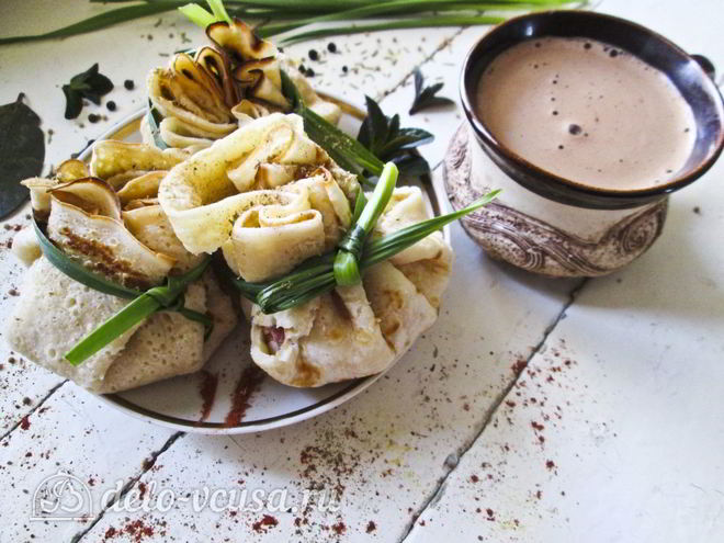 Рецепт блинов с колбасой и яйцом