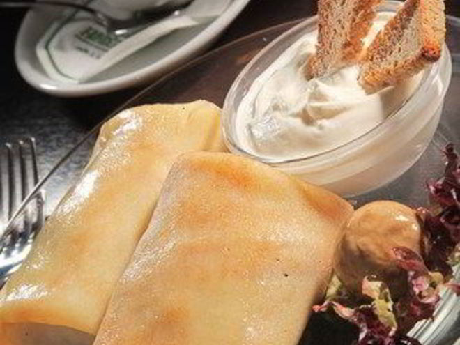 Рецепт блинов со сливочным соусом из грибов и укропа