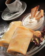 Блины со сливочным соусом из грибов и укропа