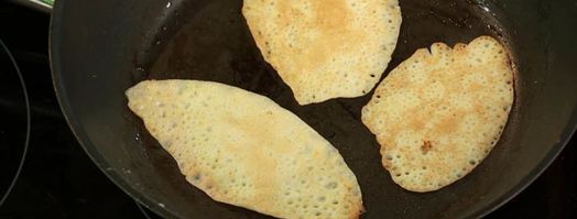 кокосовые блинчики с острым манговым чатни. Шаг 5