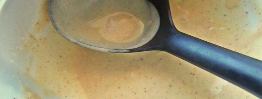 панкейки кефирные с медом, бананом и сливками. Шаг 11