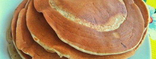 панкейки кефирные с медом, бананом и сливками. Шаг 15