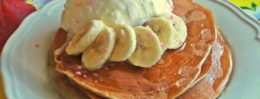 панкейки кефирные с медом, бананом и сливками. Шаг 19