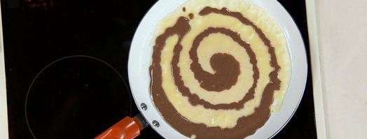 полосатые блинчики с шоколадной начинкой. Шаг 4