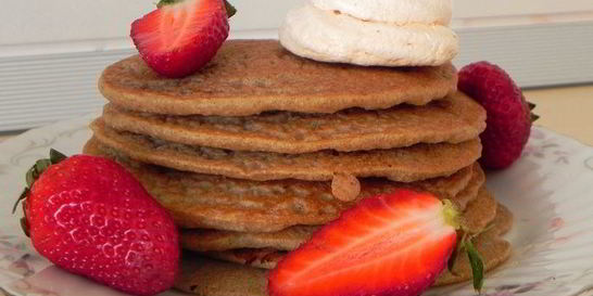 Пшенные блинчики с клубникой