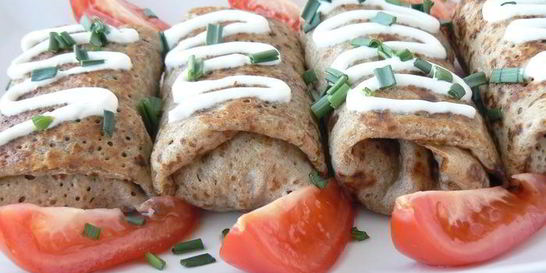 Ржаные блины, фаршированные печенью и грибами