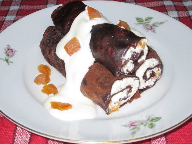 Рецепт шоколадных блинчиков с творогом и курагой