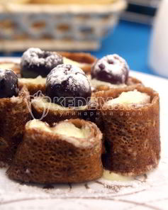 Шоколадные блины со сливочной начинкой