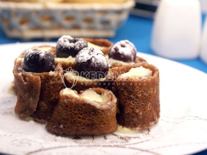 Рецепт шоколадных блинов со сливочной начинкой