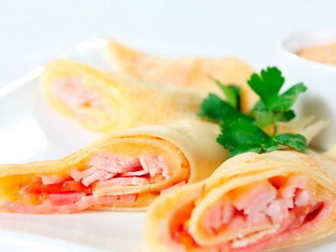 Рецепт тонкие блинчики с начинкой на завтрак