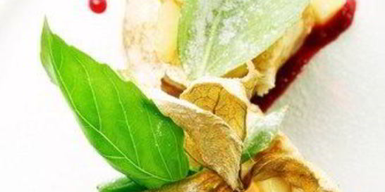 Тонкие блинчики с яблоками