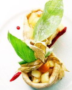 Тонкие блинчики с яблоками