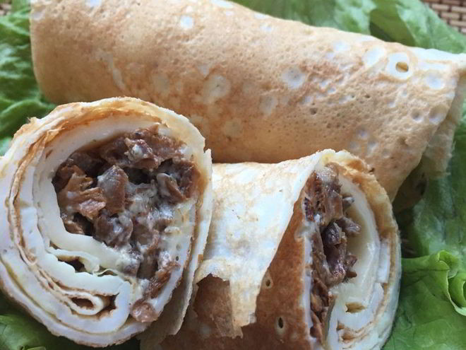 Рецепт яичного блинчика, фаршированного грибами