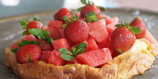 Запеченный блин с фруктами