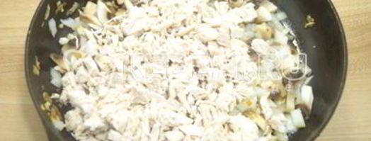 запеченные блины с курицей и грибами. Шаг 9