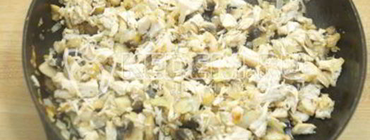 запеченные блины с курицей и грибами. Шаг 10