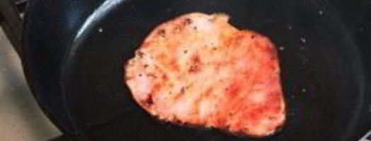 булочка с яйцом и ветчиной на завтрак. Шаг 3