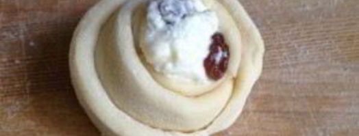 булочки розочки с творогом. Шаг 7