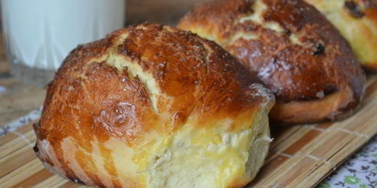 Булочки с изюмом из дрожжевого теста