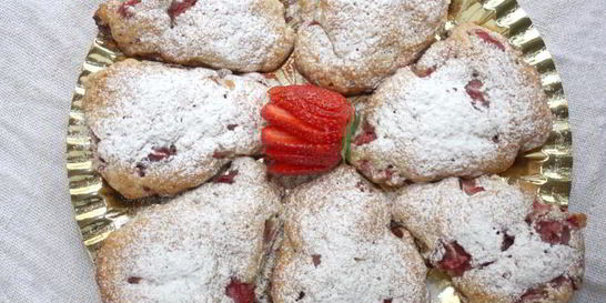 Булочки с клубникой