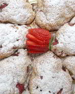 Булочки с клубникой