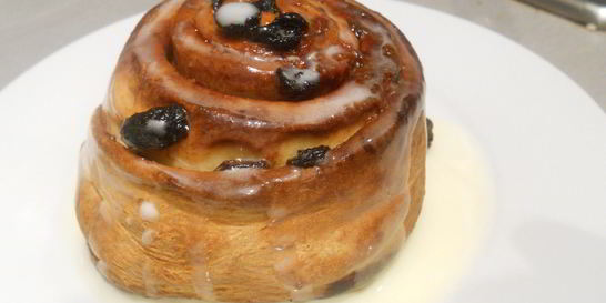 Булочки с корицей и изюмом