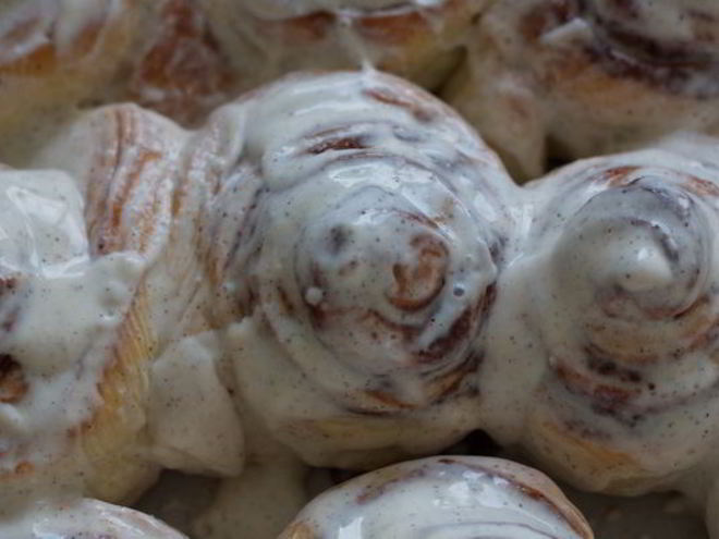 Рецепт булочек с корицей в сметанной заливке