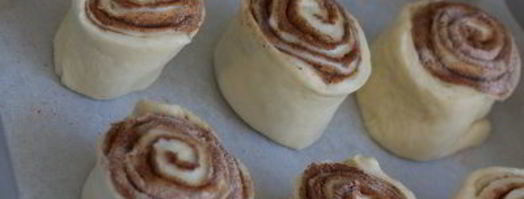 булочки с корицей в сметанной заливке. Шаг 13