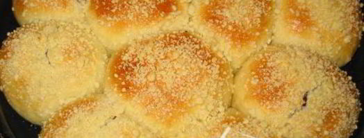 булочки с наполнителем и посыпкой. Шаг 4