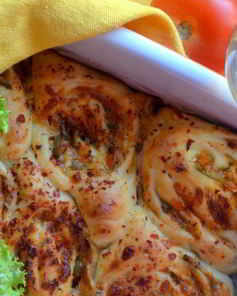 Булочки с оливками, сыром и помидорами