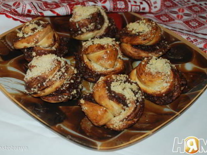 Рецепт булочек с шоколадом, орехами и посыпкой
