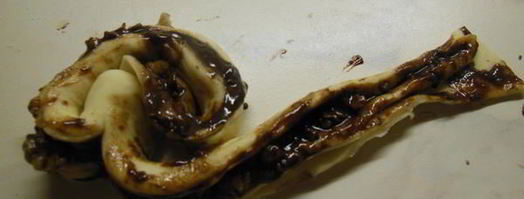 булочки с шоколадом, орехами и посыпкой. Шаг 12