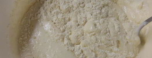 булочки с шоколадом, орехами и посыпкой. Шаг 3