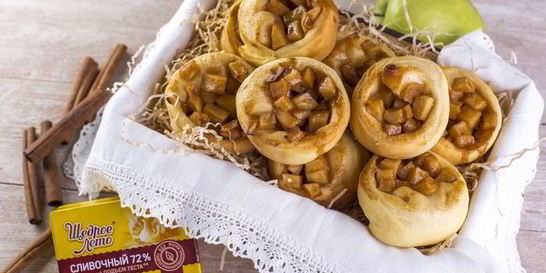 Булочки с яблоками и корицей