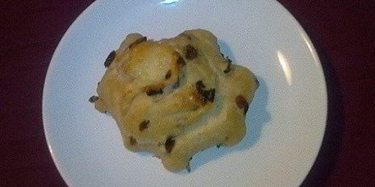 Булочки сдобные с изюмом из картофельного дрожжевого тест