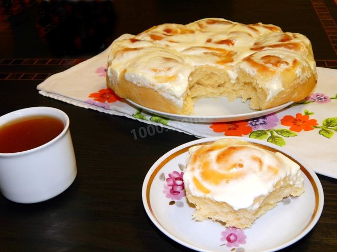 Рецепт булочек в сметанной заливке