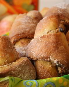 Быстрые творожные круассаны с яблочно-ореховой начинкой