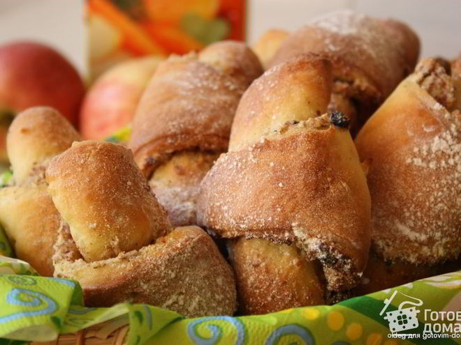 Рецепт быстрых творожных круассанов с яблочно-ореховой начинкой